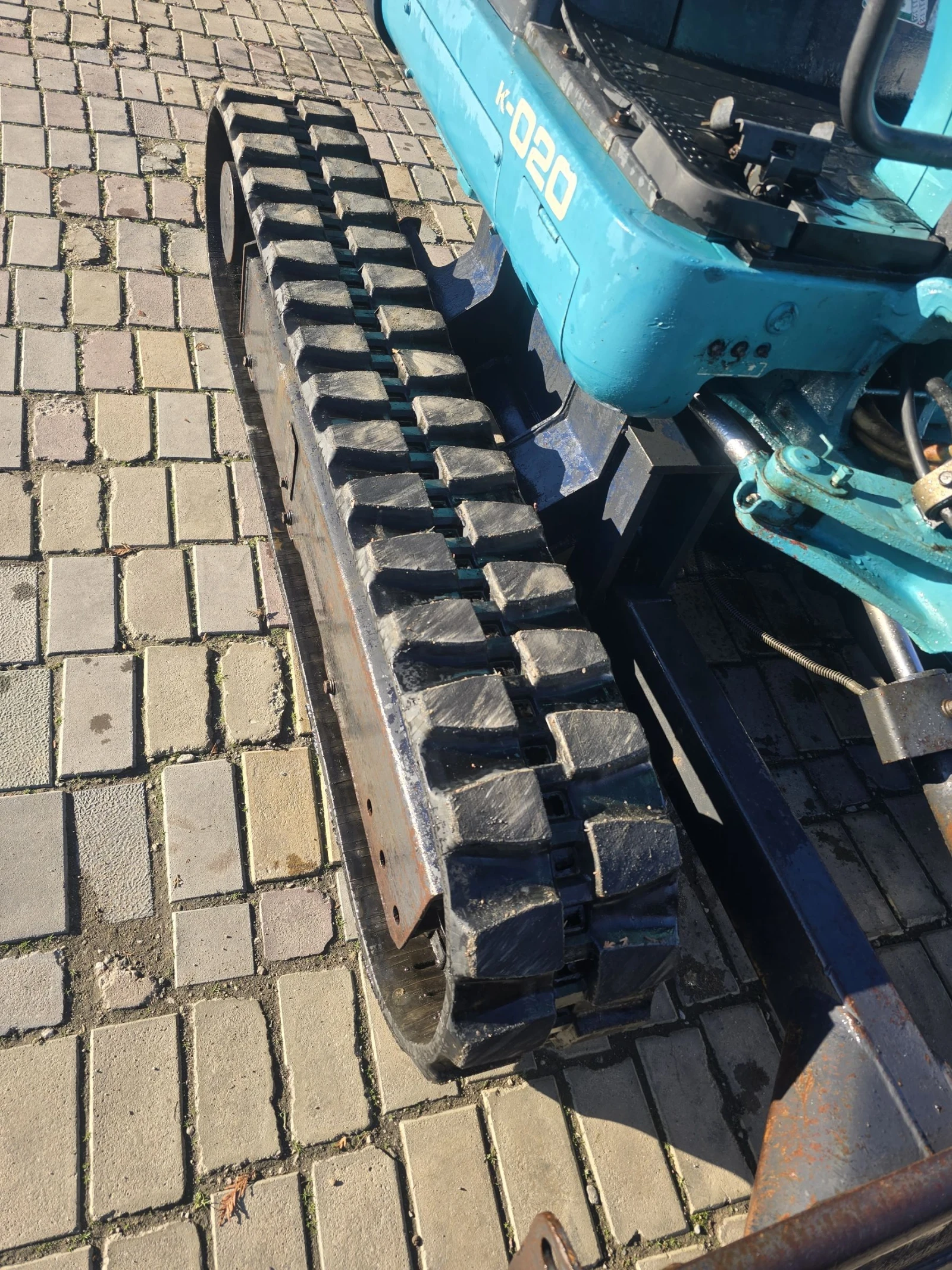 Багер Kubota 2.0 тон, 3 цилиндъра, джойстици - изображение 4