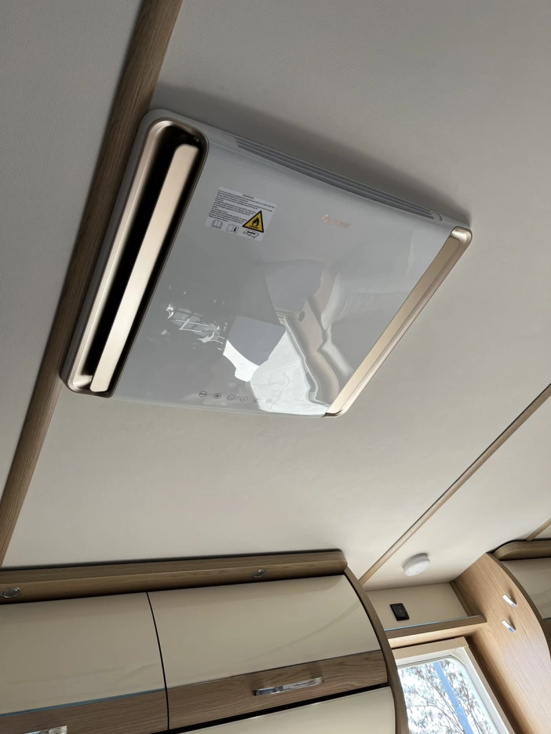 Каравана LMC 655, снимка 12 - Каравани и кемпери - 52706042