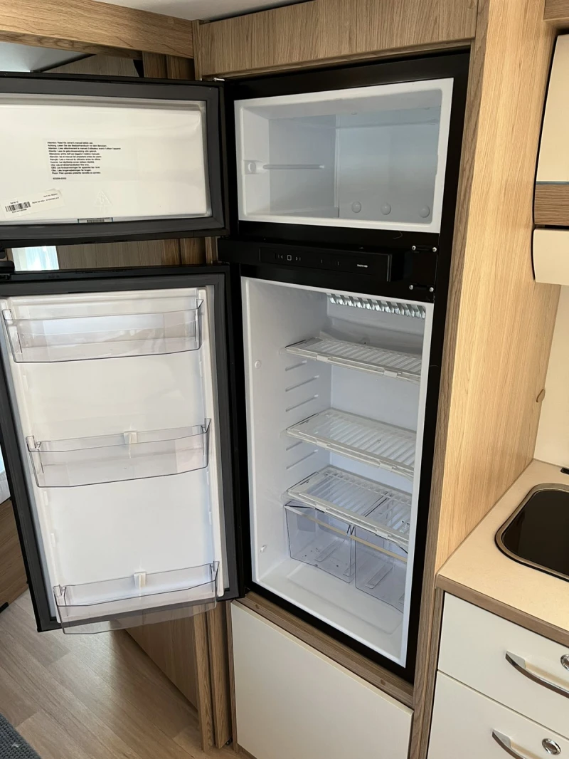 Каравана LMC 655, снимка 9 - Каравани и кемпери - 52706042