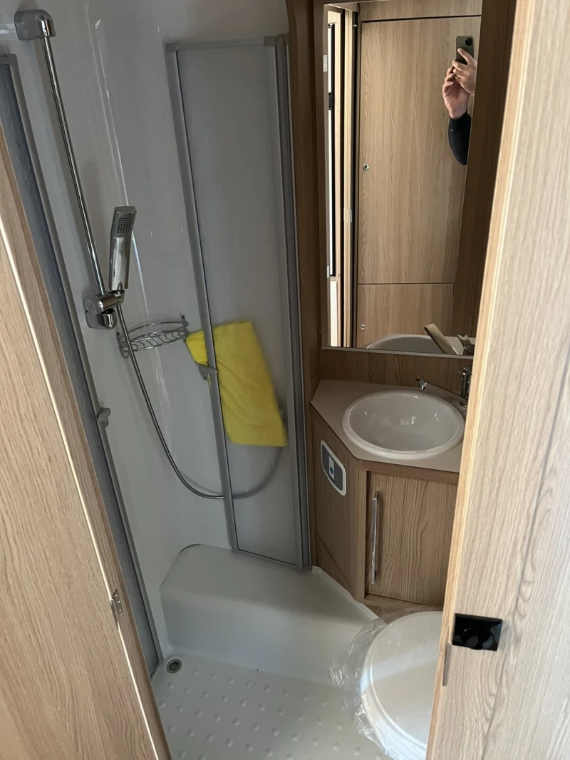 Каравана LMC 655, снимка 7 - Каравани и кемпери - 52706042