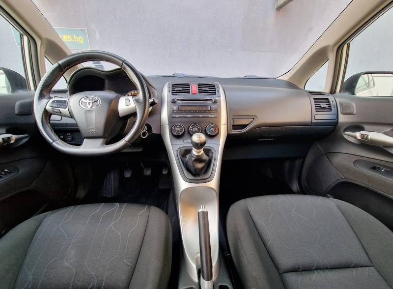 Toyota Auris 1.33 , снимка 16 - Автомобили и джипове - 47299364