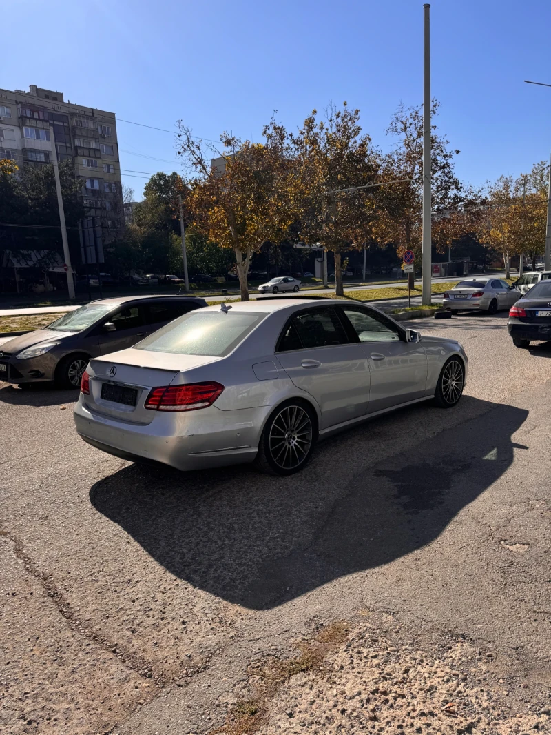 Mercedes-Benz E 220 ПЕРФЕКТНО СЪСТОЯНИЕ!!, снимка 4 - Автомобили и джипове - 47736352