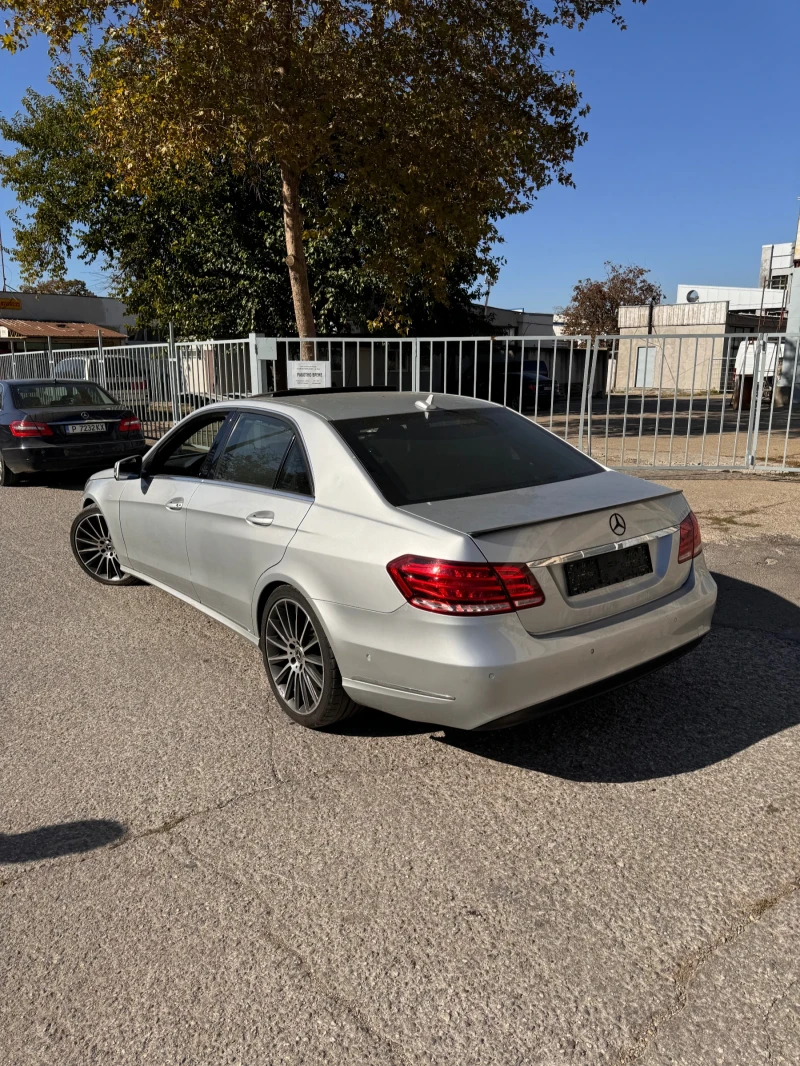 Mercedes-Benz E 220 ПЕРФЕКТНО СЪСТОЯНИЕ!!, снимка 11 - Автомобили и джипове - 47736352