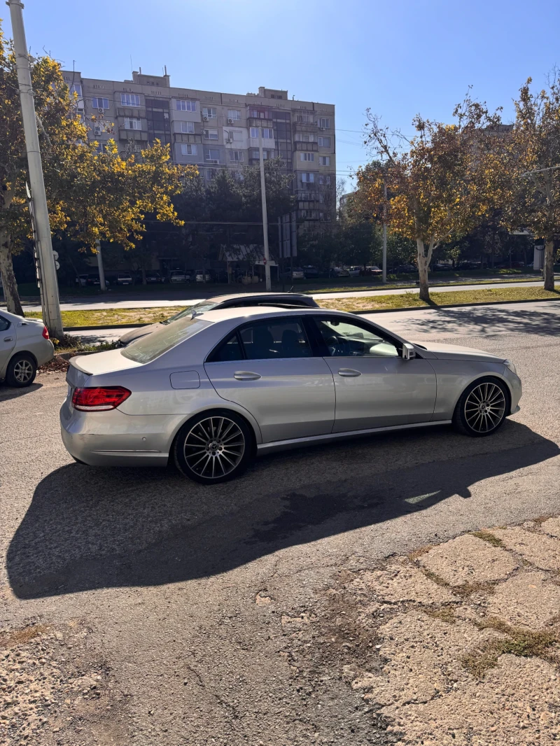 Mercedes-Benz E 220 ПЕРФЕКТНО СЪСТОЯНИЕ!!, снимка 3 - Автомобили и джипове - 47736352