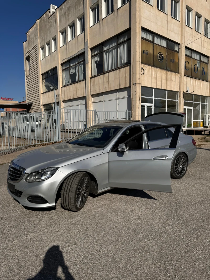 Mercedes-Benz E 220 ПЕРФЕКТНО СЪСТОЯНИЕ!!, снимка 12 - Автомобили и джипове - 47736352