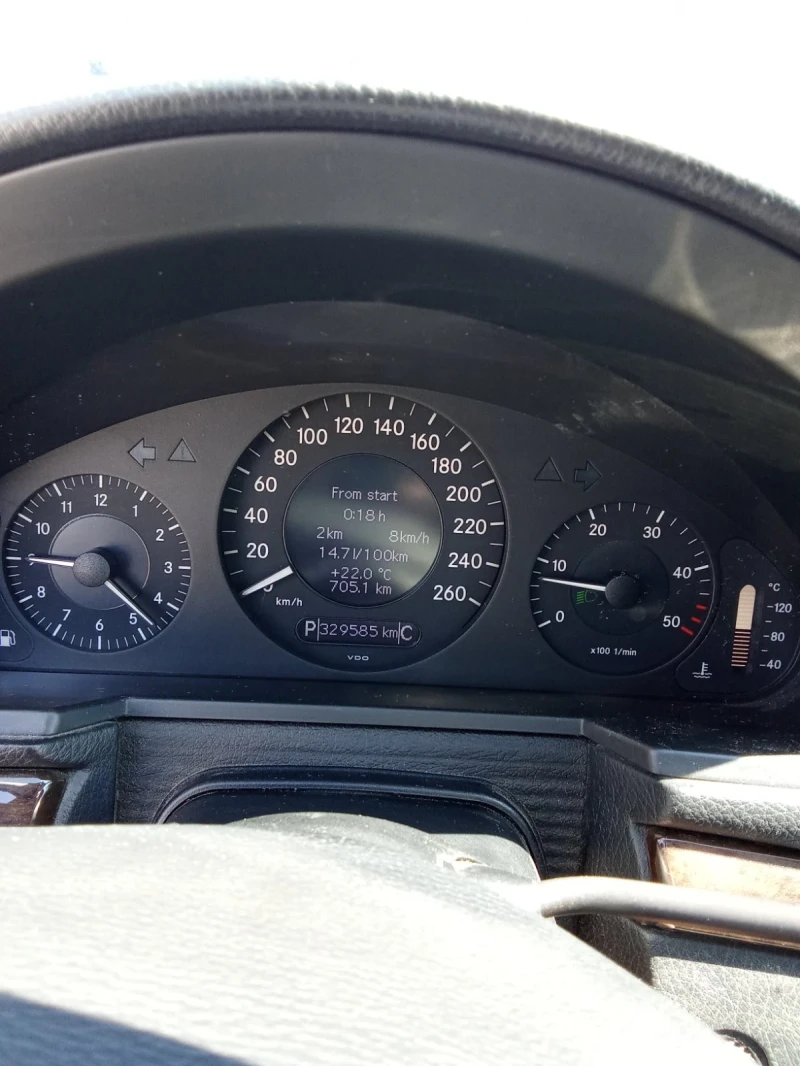 Mercedes-Benz E 220 Avantgarde, снимка 3 - Автомобили и джипове - 52880257