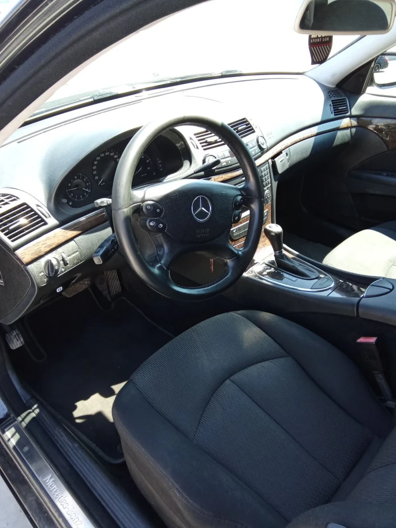Mercedes-Benz E 220 Avantgarde, снимка 11 - Автомобили и джипове - 52880257