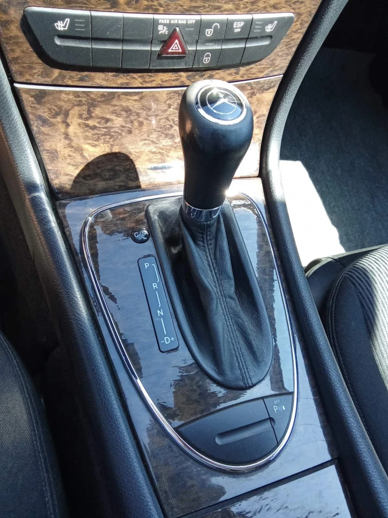 Mercedes-Benz E 220 Avantgarde, снимка 10 - Автомобили и джипове - 52880257