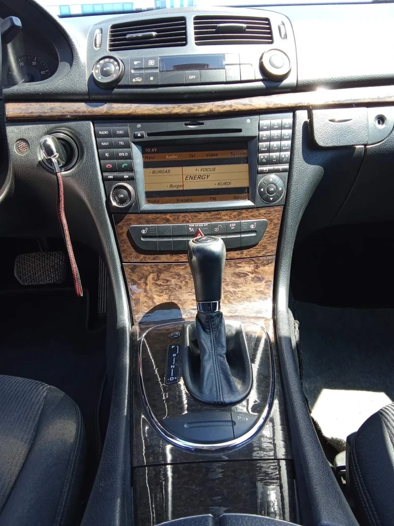 Mercedes-Benz E 220 Avantgarde, снимка 13 - Автомобили и джипове - 52880257