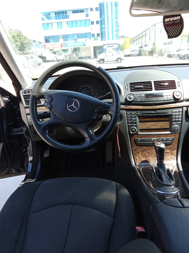 Mercedes-Benz E 220 Avantgarde, снимка 2 - Автомобили и джипове - 52880257