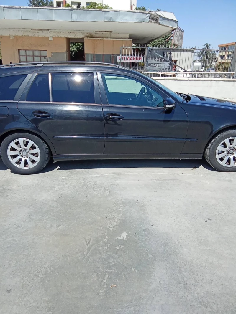 Mercedes-Benz E 220 Avantgarde, снимка 6 - Автомобили и джипове - 52880257