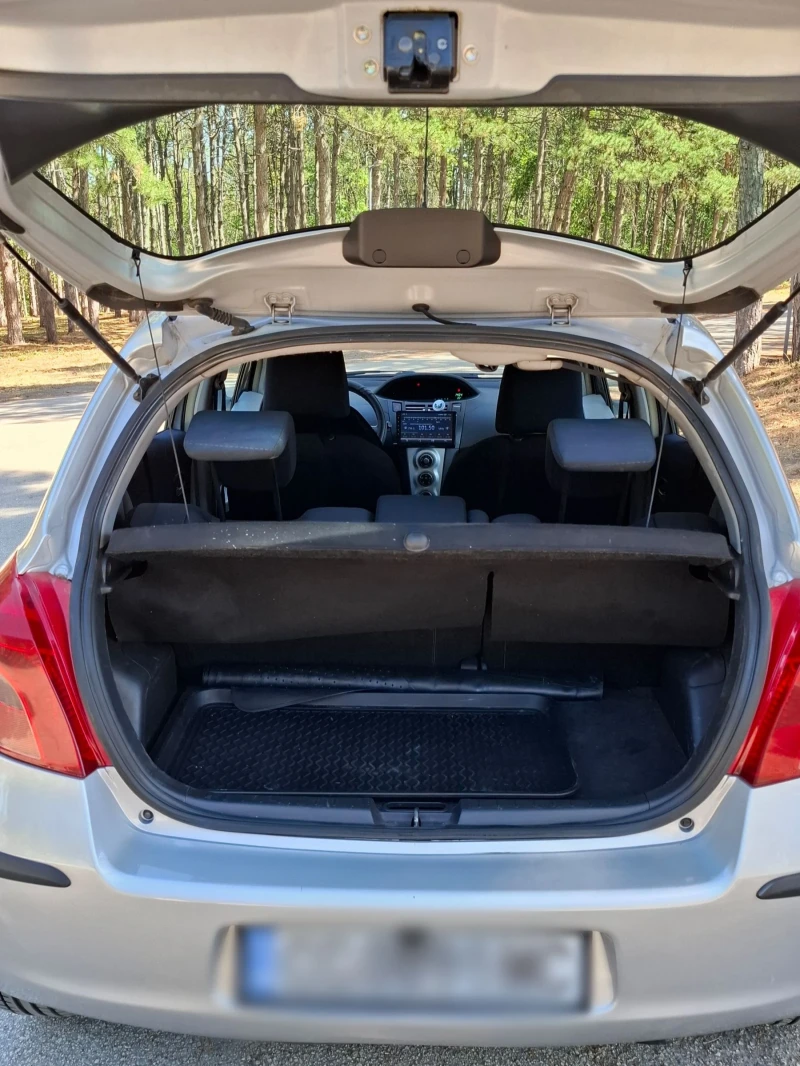 Toyota Yaris 1.4D, снимка 12 - Автомобили и джипове - 52470558