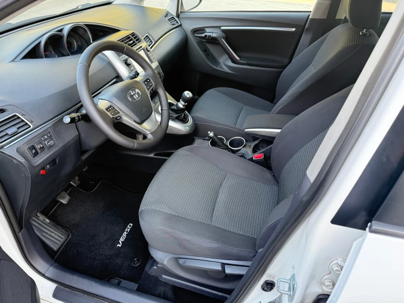 Toyota Verso 6скорости* КАМЕРА* АВТОПИЛОТ* КЛИМАТРОНИК* КСЕНОН, снимка 9 - Автомобили и джипове - 52145841