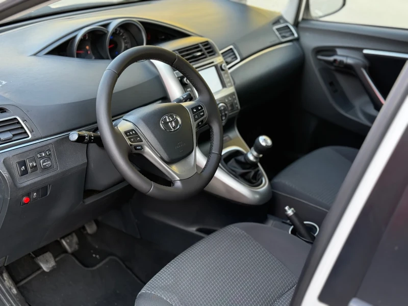 Toyota Verso 6скорости* КАМЕРА* АВТОПИЛОТ* КЛИМАТРОНИК* КСЕНОН, снимка 7 - Автомобили и джипове - 52145841