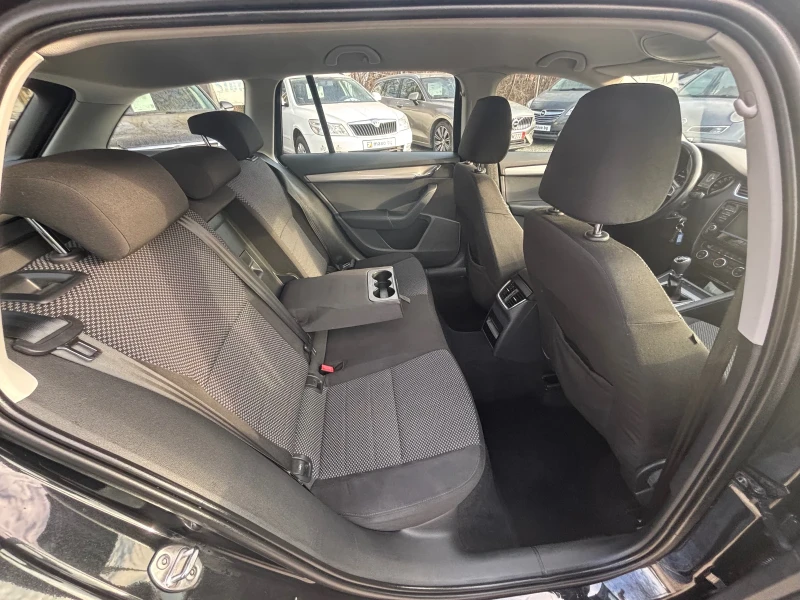 Skoda Octavia 1.6 TDI, снимка 7 - Автомобили и джипове - 52827440