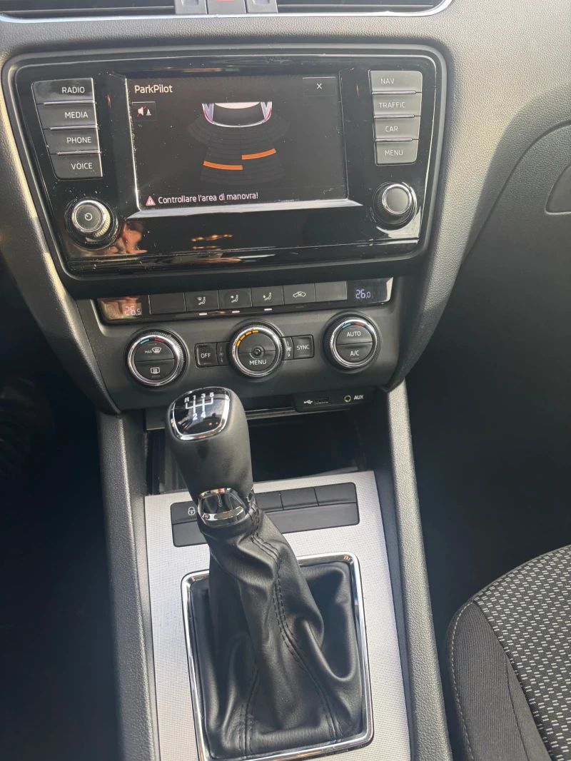 Skoda Octavia 1.6 TDI, снимка 12 - Автомобили и джипове - 52827440