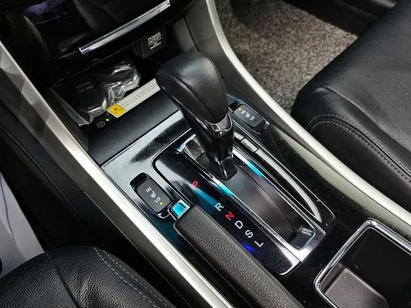 Honda Accord 2.4 9Th Generation, снимка 17 - Автомобили и джипове - 55841601