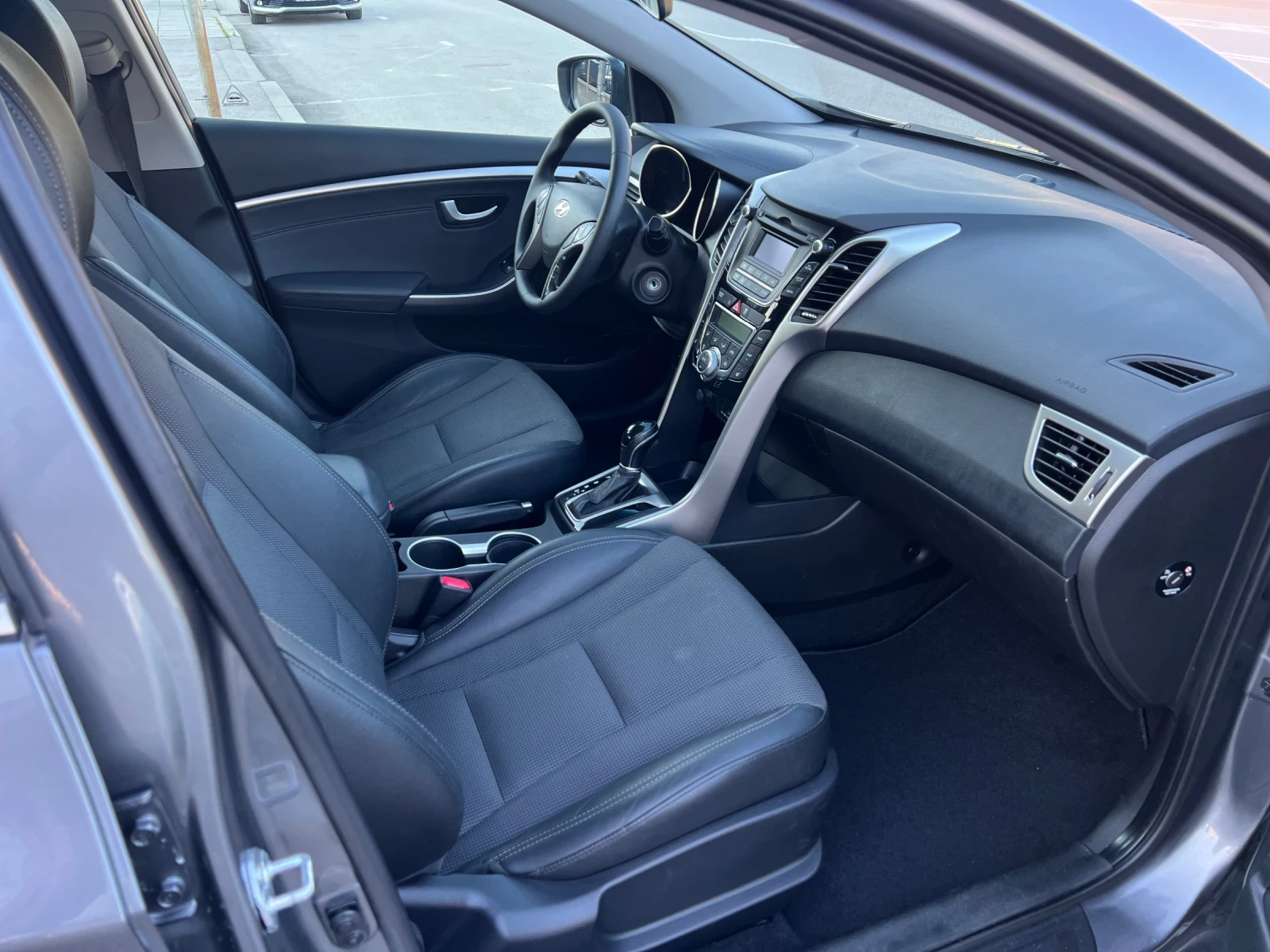 Hyundai I30 1.6i АВТОМАТ ШВЕЙЦАРИЯ - изображение 8