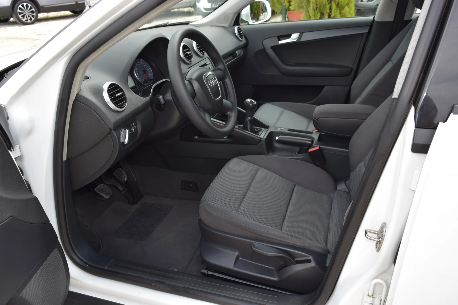 Audi A3 2.0 tdi* 6 скорости* Еuro5 - изображение 9