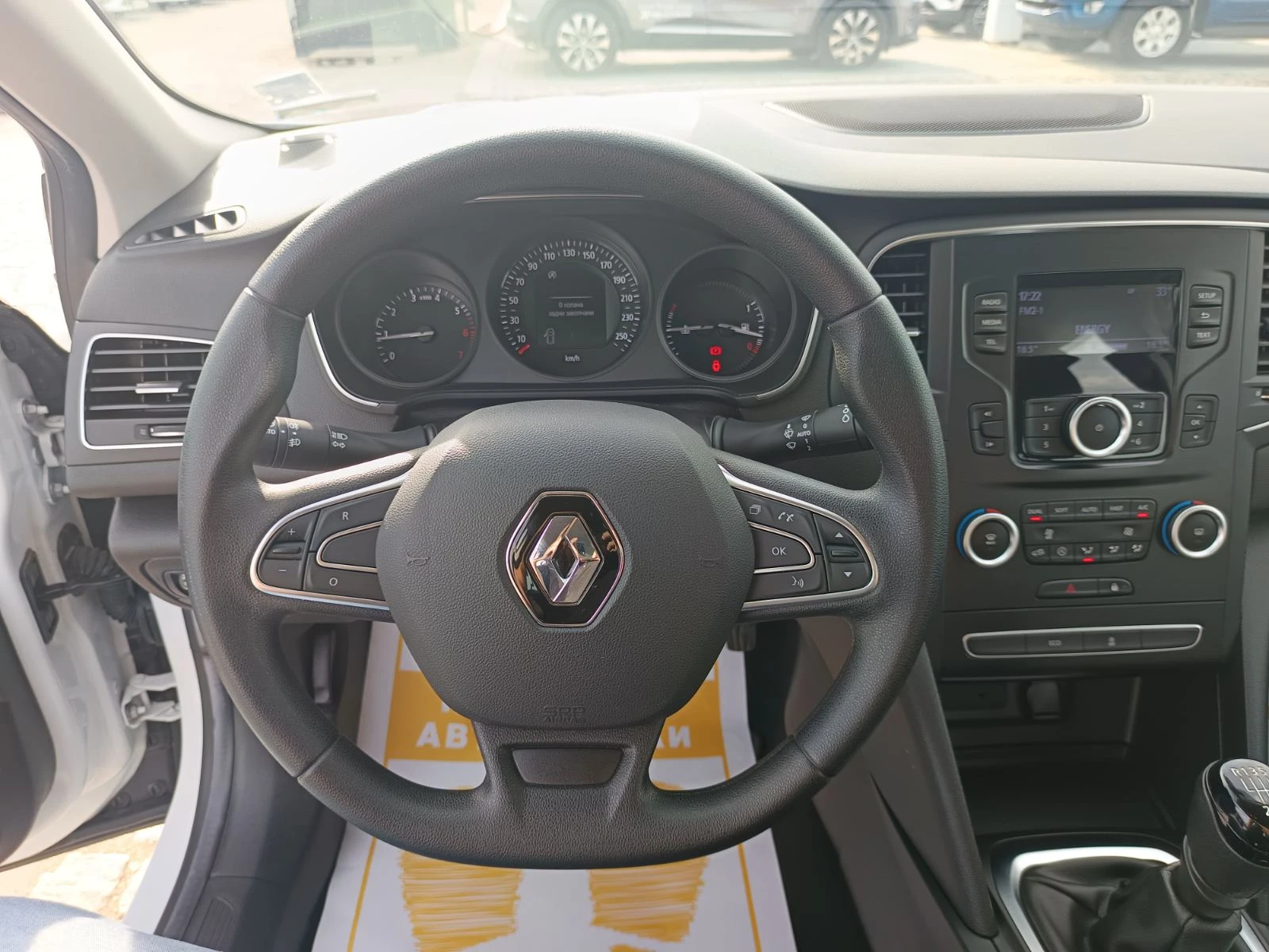 Renault Megane 1.3TCe 140 к.с./Life - изображение 8