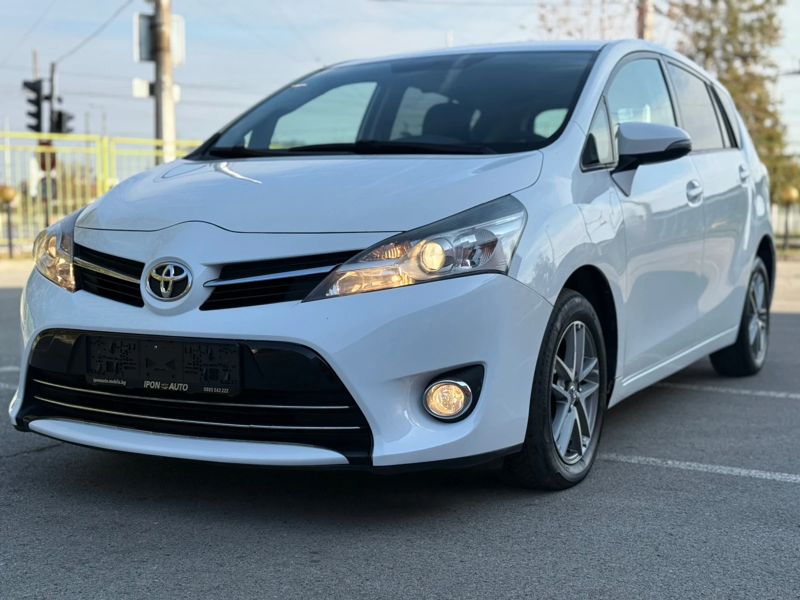 Toyota Corolla verso 6скорости* КАМЕРА* АВТОПИЛОТ* КЛИМАТРОНИК* КСЕНОН | Mobile.bg — изображение 5