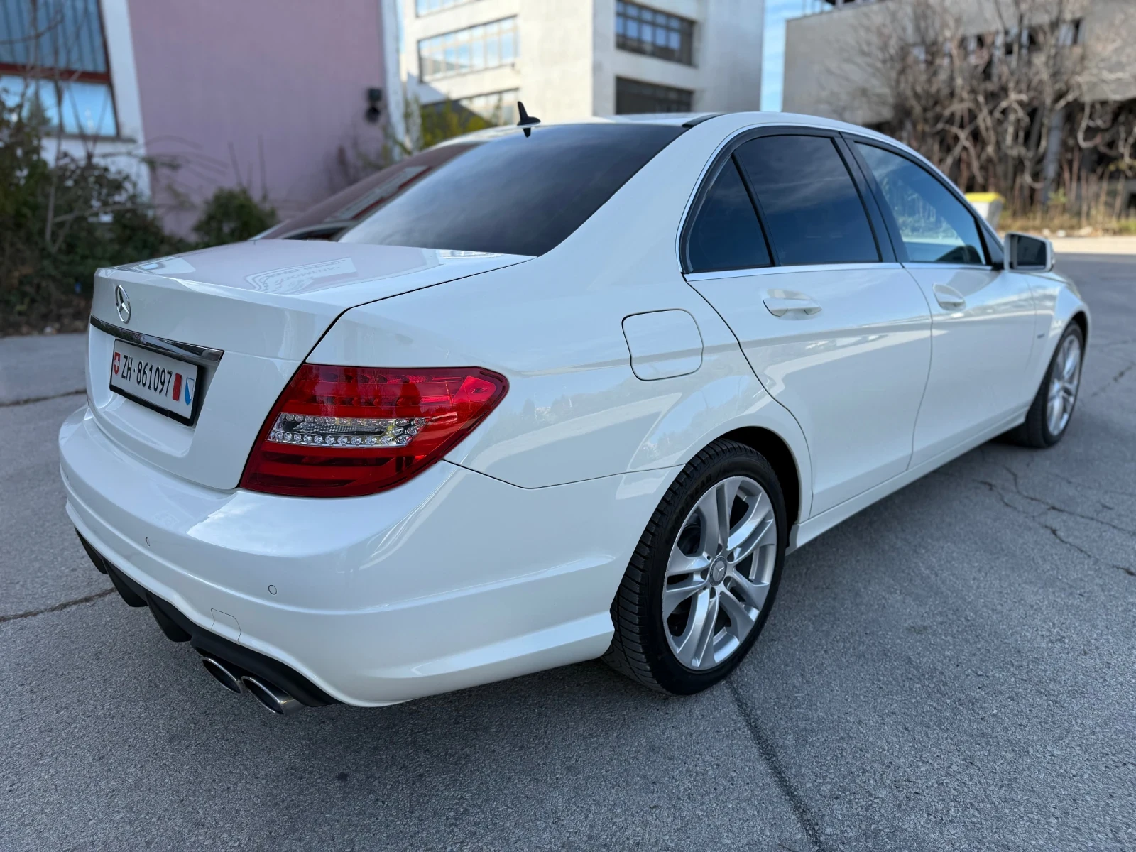 Mercedes-Benz C 180 i AUTOMATIC - изображение 4