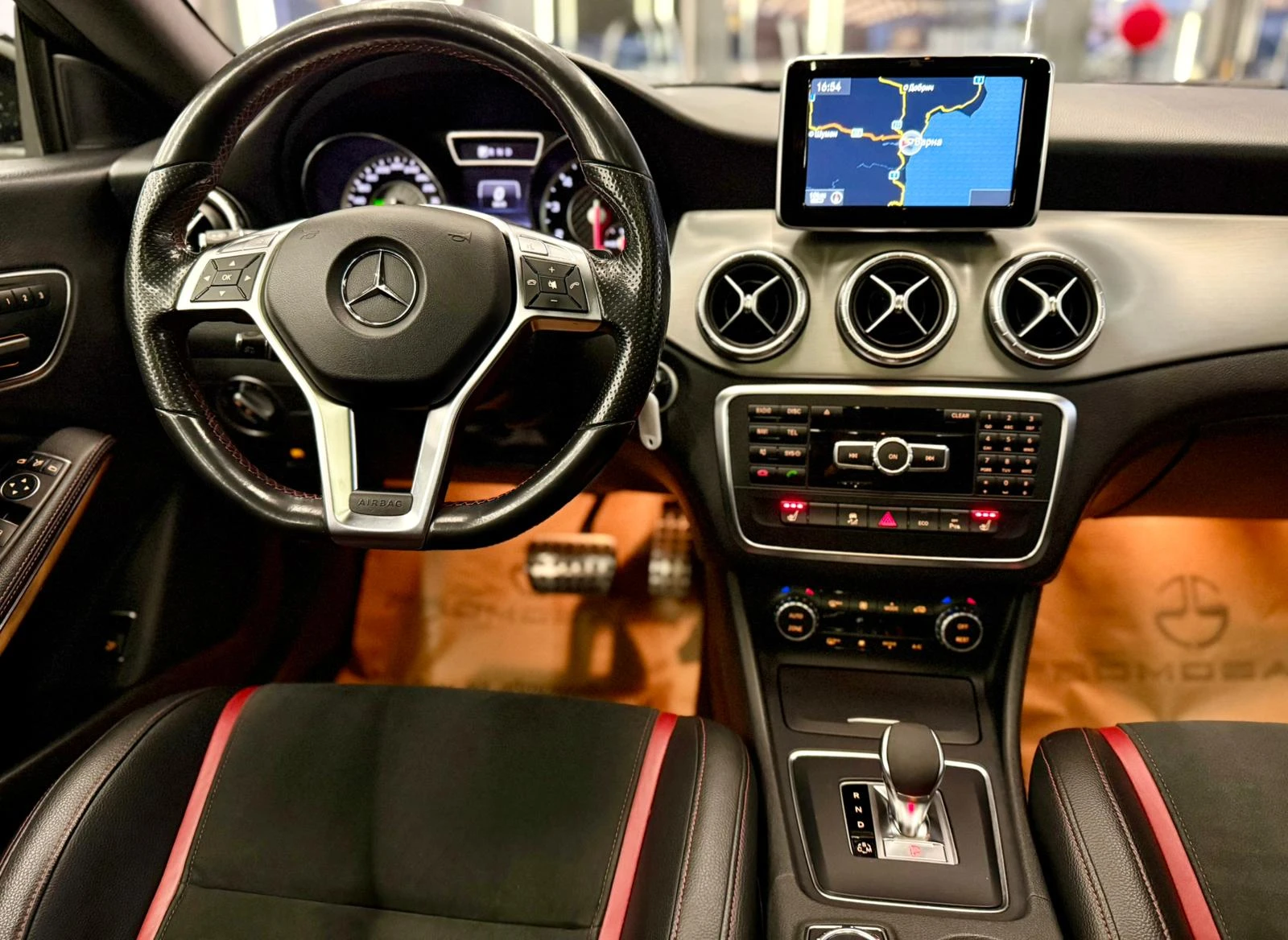 Mercedes-Benz CLA 45 AMG 4Matic* Pano* Подгрев* Carbon* Лизинг - изображение 9