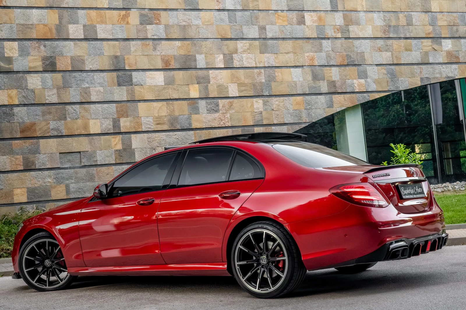Mercedes-Benz E 350 d* DESIGNO* 3xTV* BRABUS LIMITED* CARBON* PANORAMA, снимка 3 - Автомобили и джипове - 54876375