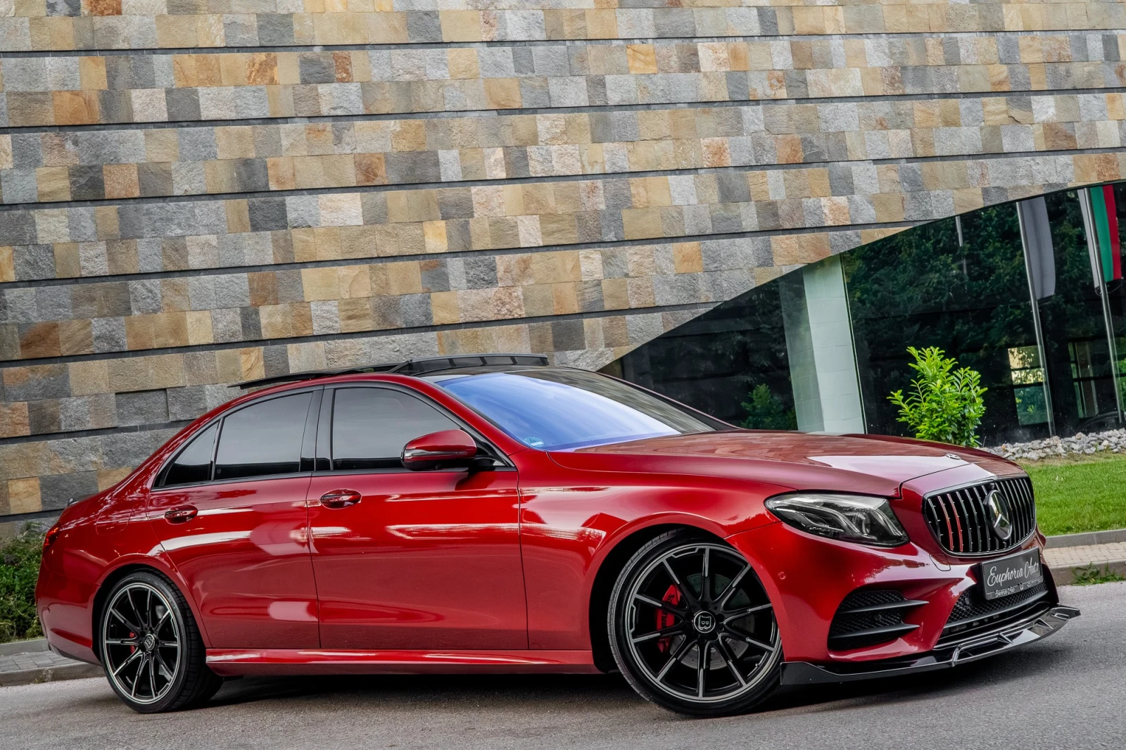 Mercedes-Benz E 350 d* DESIGNO* 3xTV* BRABUS LIMITED* CARBON* PANORAMA, снимка 7 - Автомобили и джипове - 54876375