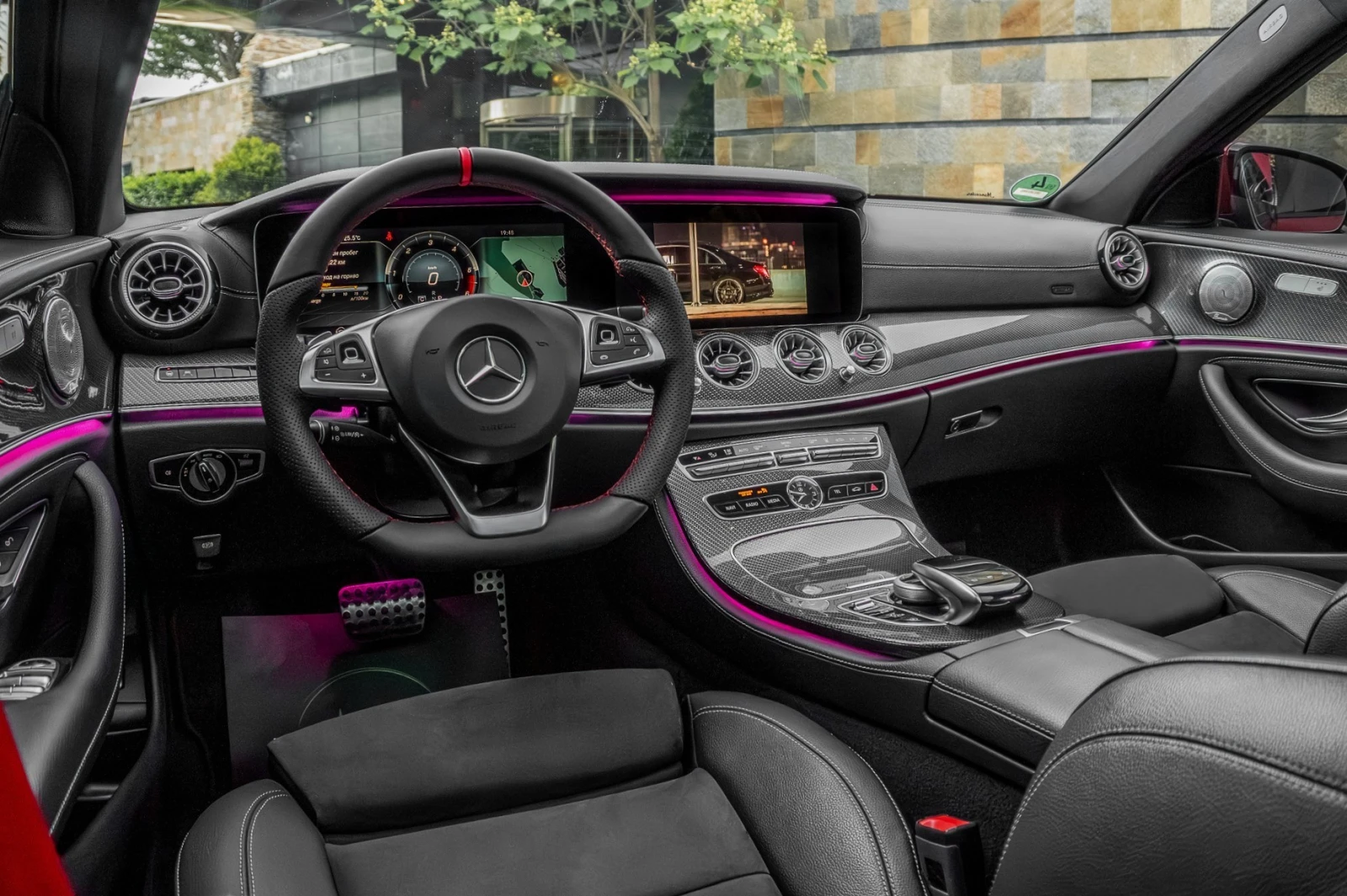 Mercedes-Benz E 350 d* DESIGNO* 3xTV* BRABUS LIMITED* CARBON* PANORAMA, снимка 14 - Автомобили и джипове - 54876375