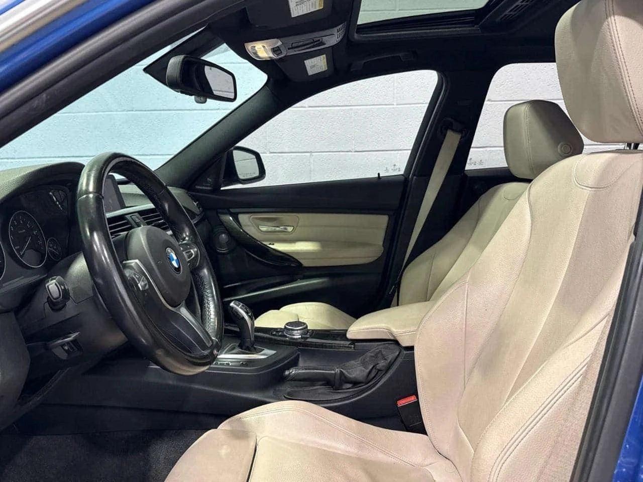 BMW 335 * Estoril Blue with Oyster/BlackNavigation system , снимка 7 - Автомобили и джипове - 55035658