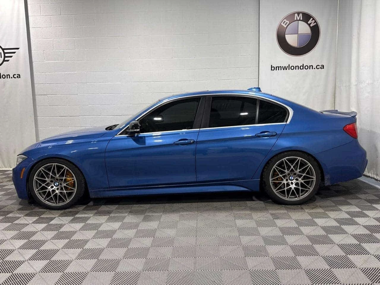 BMW 335 * Estoril Blue with Oyster/BlackNavigation system , снимка 4 - Автомобили и джипове - 55035658