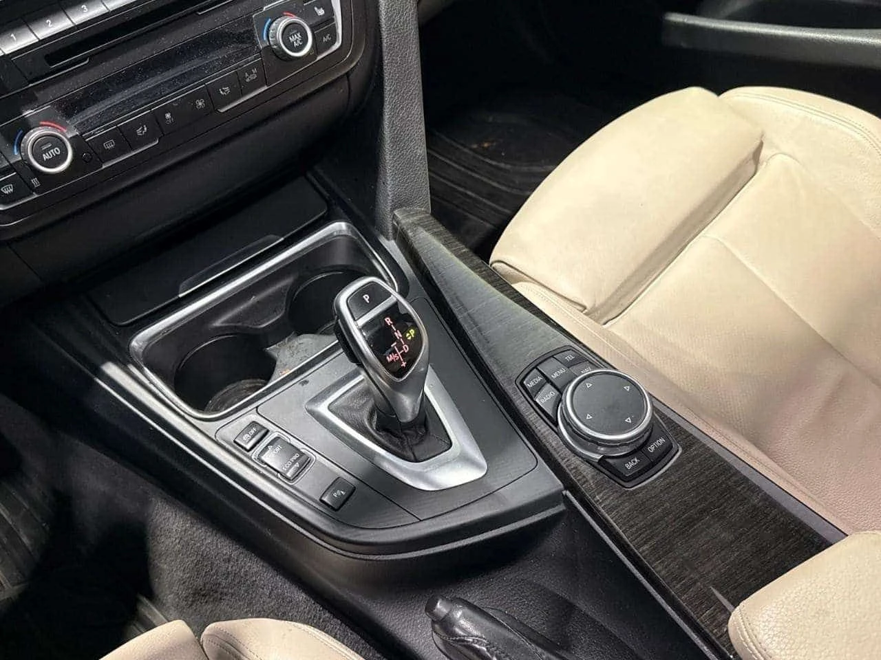 BMW 335 * Estoril Blue with Oyster/BlackNavigation system , снимка 11 - Автомобили и джипове - 55035658