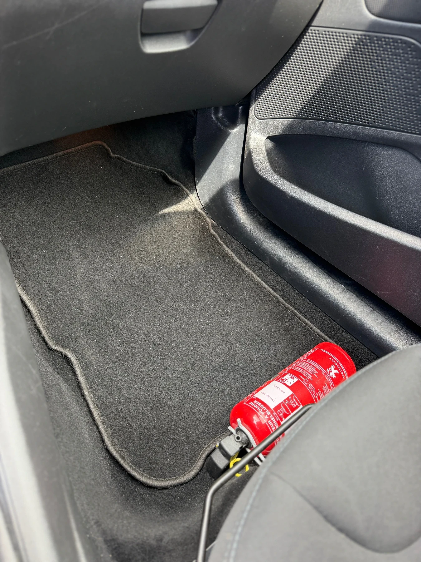 Peugeot 208, снимка 14 - Автомобили и джипове - 55433797