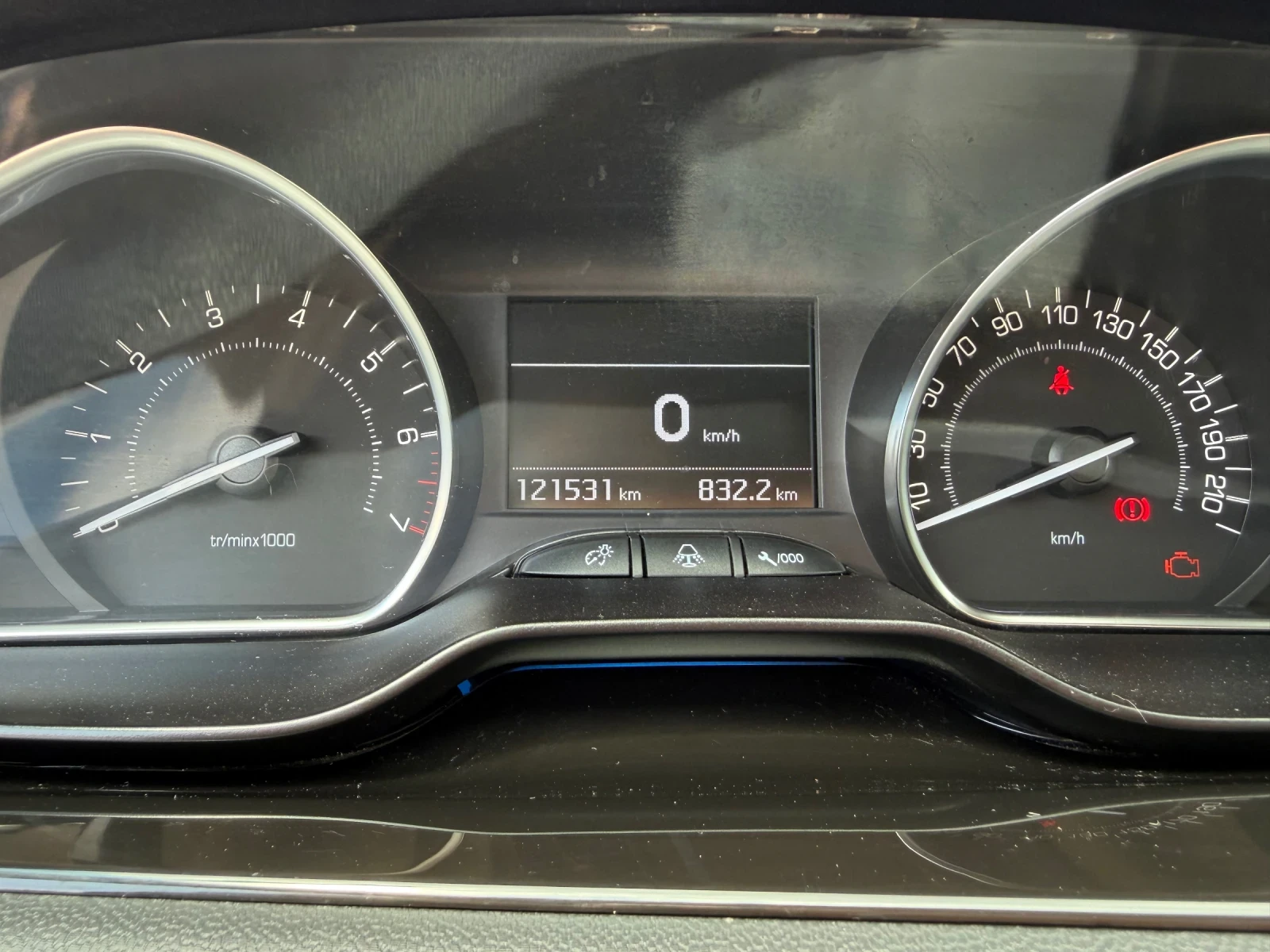 Peugeot 208, снимка 17 - Автомобили и джипове - 55433797