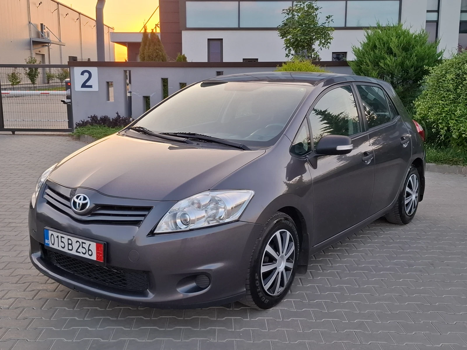Toyota Auris 1.4D4D* (90кс)* EURO-5* FACELIFT* НОВ ВНОС* , снимка 4 - Автомобили и джипове - 55667504