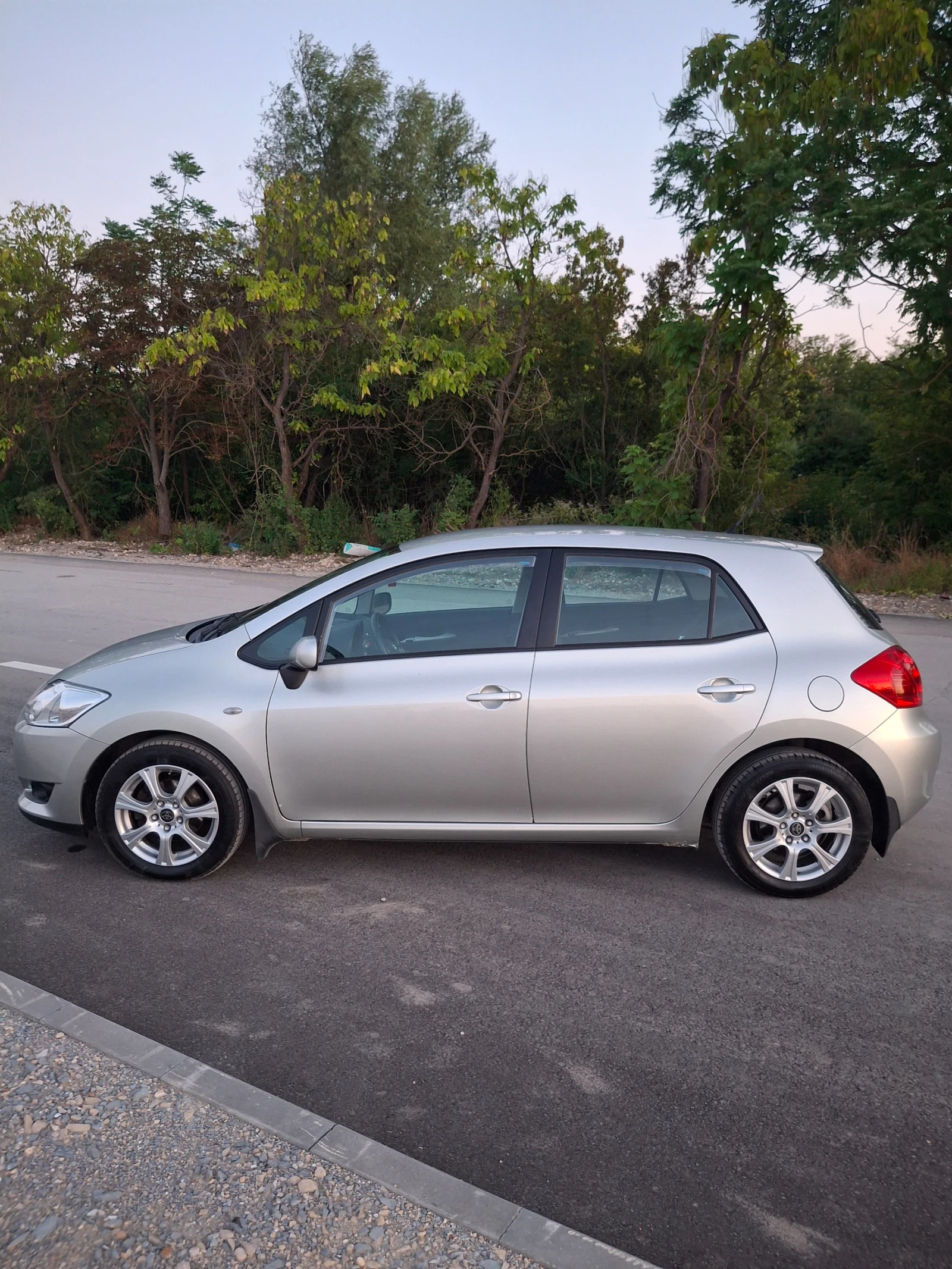 Toyota Auris 1.4 vvti , снимка 4 - Автомобили и джипове - 55994043