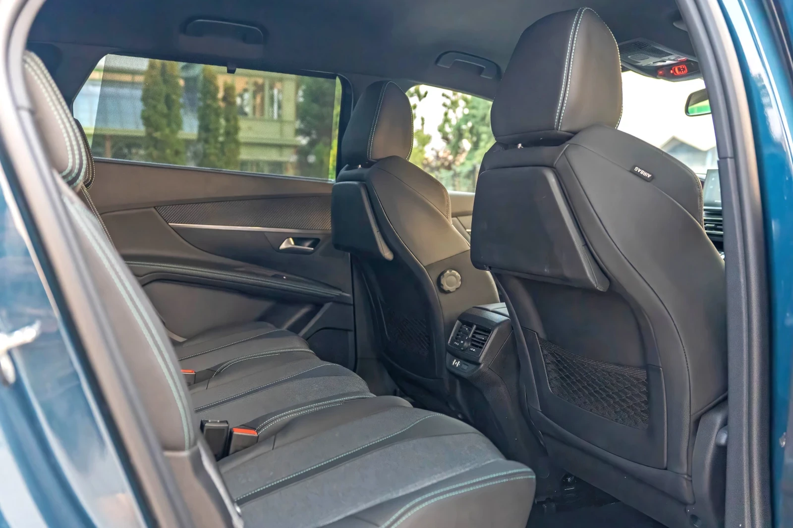 Peugeot 5008 GT 2024 бензин хибрид на 8500км, снимка 13 - Автомобили и джипове - 56016831