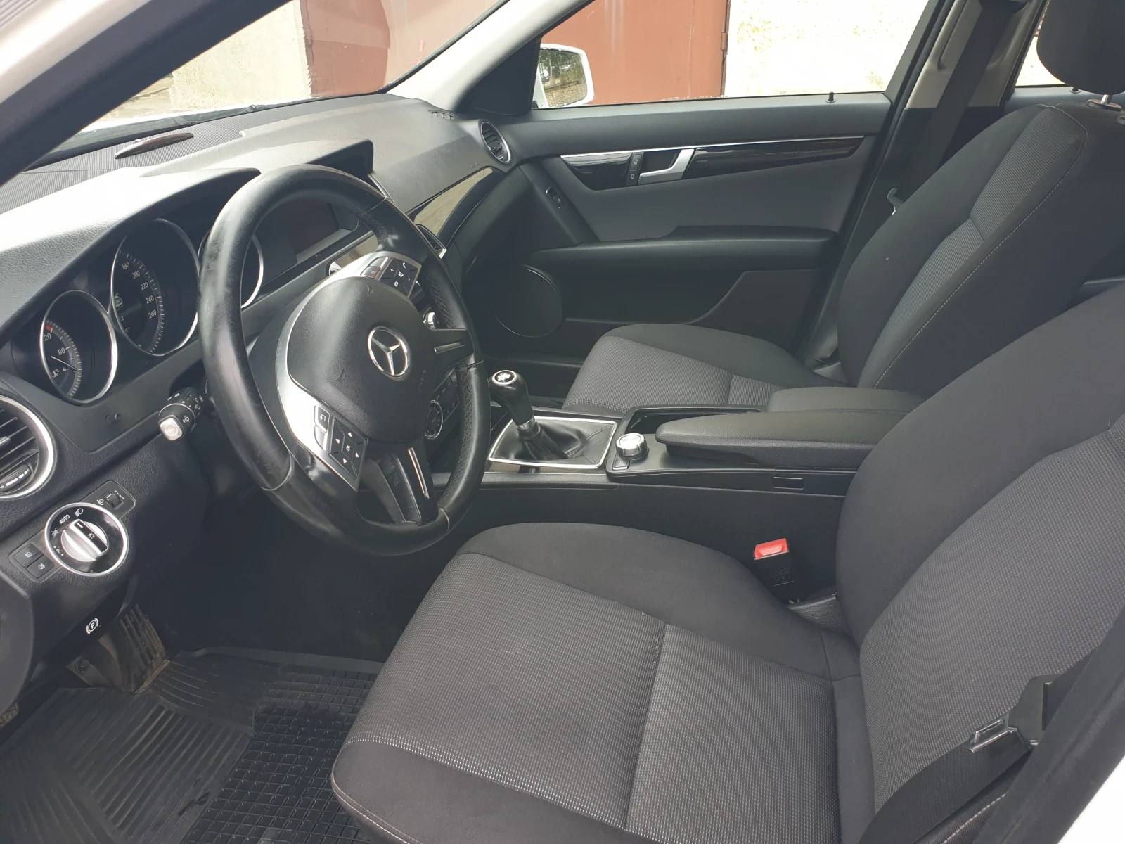 Mercedes-Benz C 200, снимка 6 - Автомобили и джипове - 56358106
