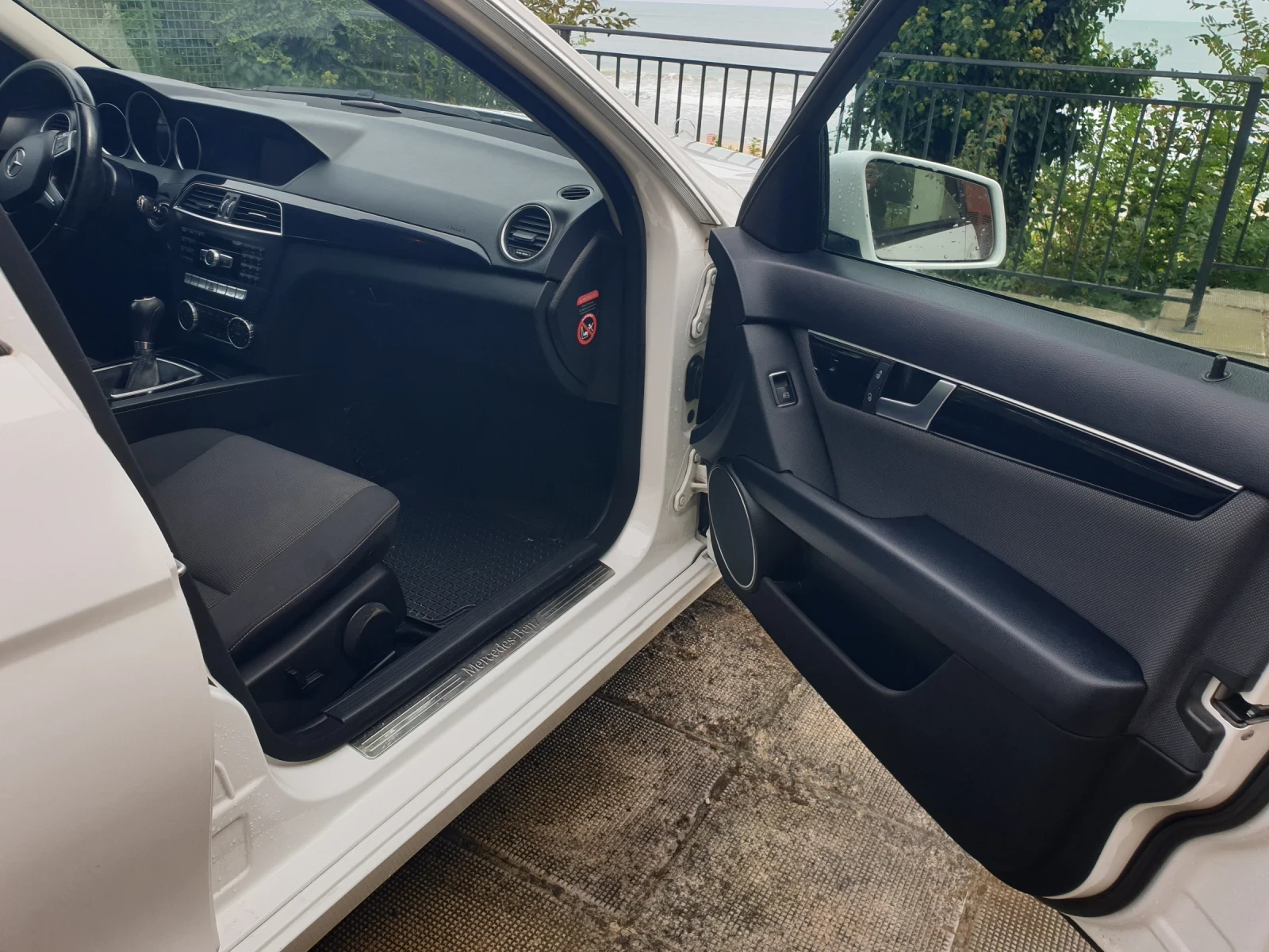 Mercedes-Benz C 200, снимка 3 - Автомобили и джипове - 56358106