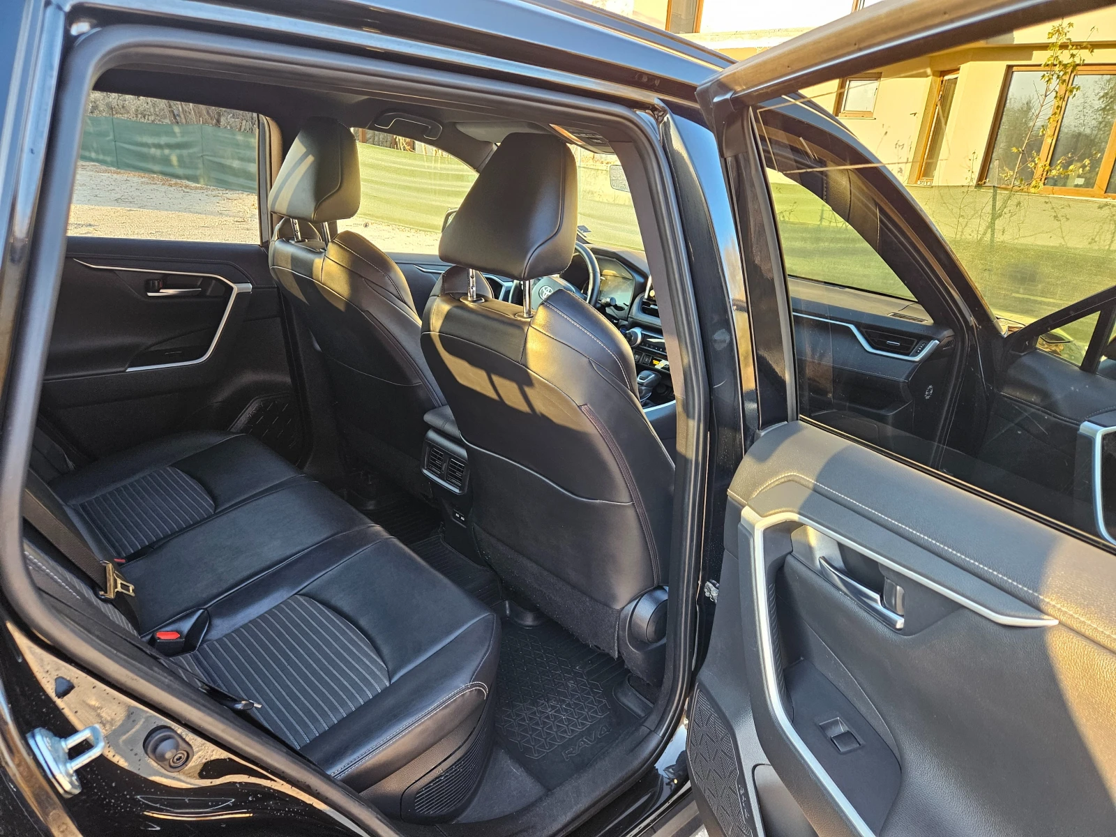 Toyota Rav4 BLACK EDITION BUSINESS - изображение 6