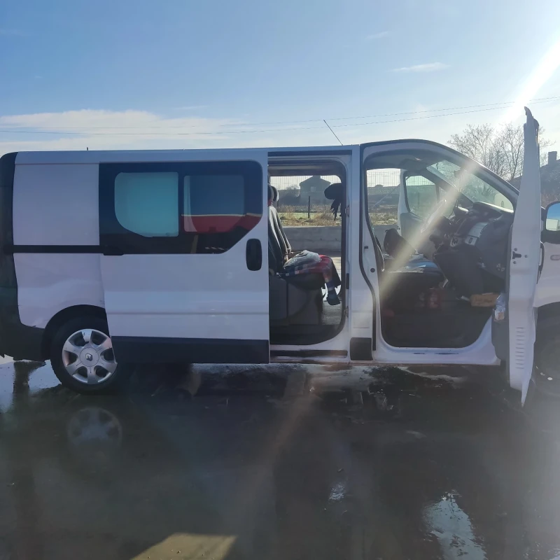 Renault Trafic, снимка 4 - Бусове и автобуси - 48906302