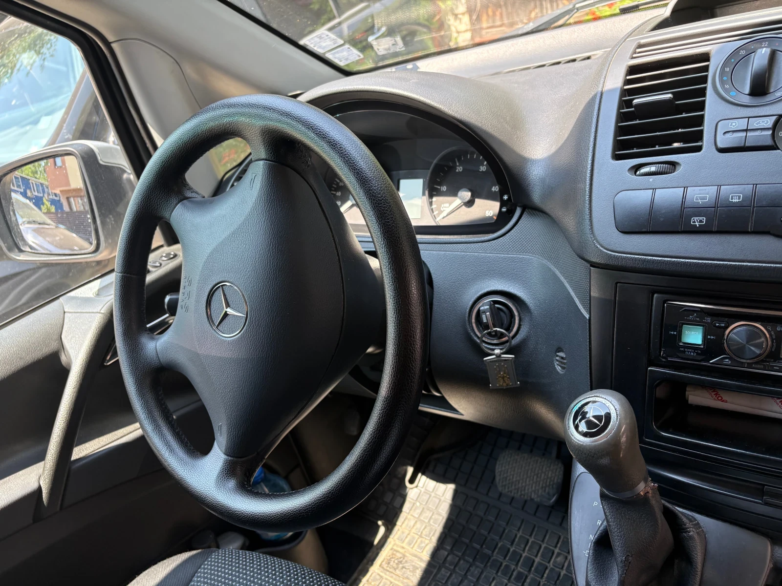Mercedes-Benz Vito V6 реални километри, снимка 3 - Бусове и автобуси - 56005142