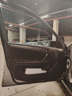 Mercedes-Benz C 200, снимка 12