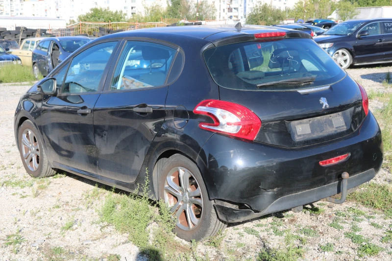 Peugeot 208 1.4 90 к.с. НА ЧАСТИ, снимка 8 - Автомобили и джипове - 47320673