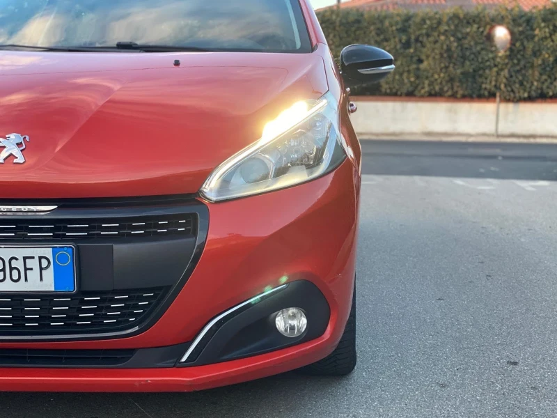 Peugeot 208 1.6 BLUE HDI, снимка 5 - Автомобили и джипове - 49564939