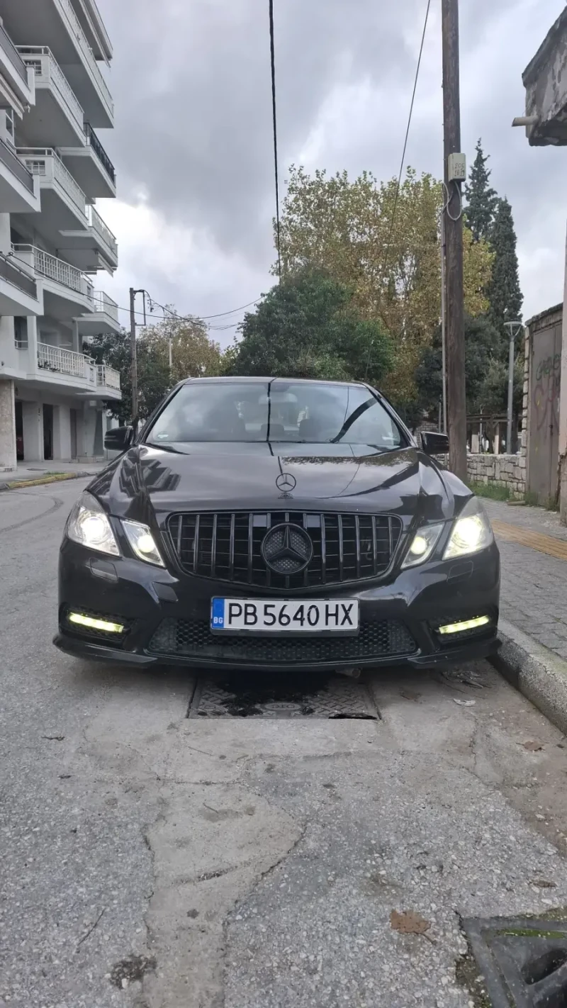 Mercedes-Benz E 220, снимка 3 - Автомобили и джипове - 52793393