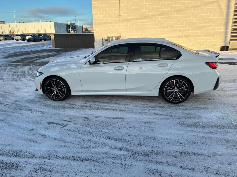 BMW 330 i xDrive 2023 * CARFAX * БЕЗ ПЪРВОНАЧАЛНА ВНОСКА, снимка 3 - Автомобили и джипове - 52714807