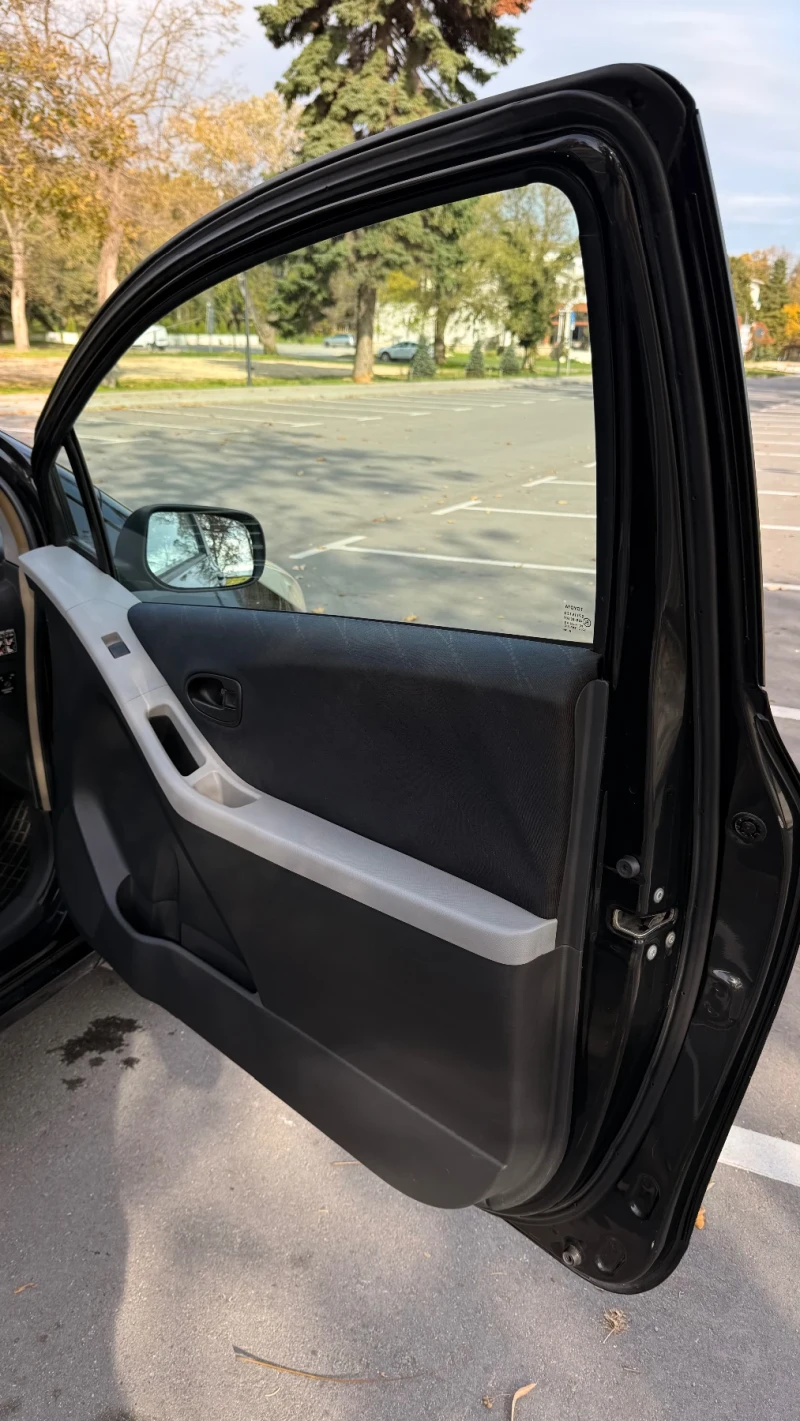 Toyota Yaris, снимка 10 - Автомобили и джипове - 52950493