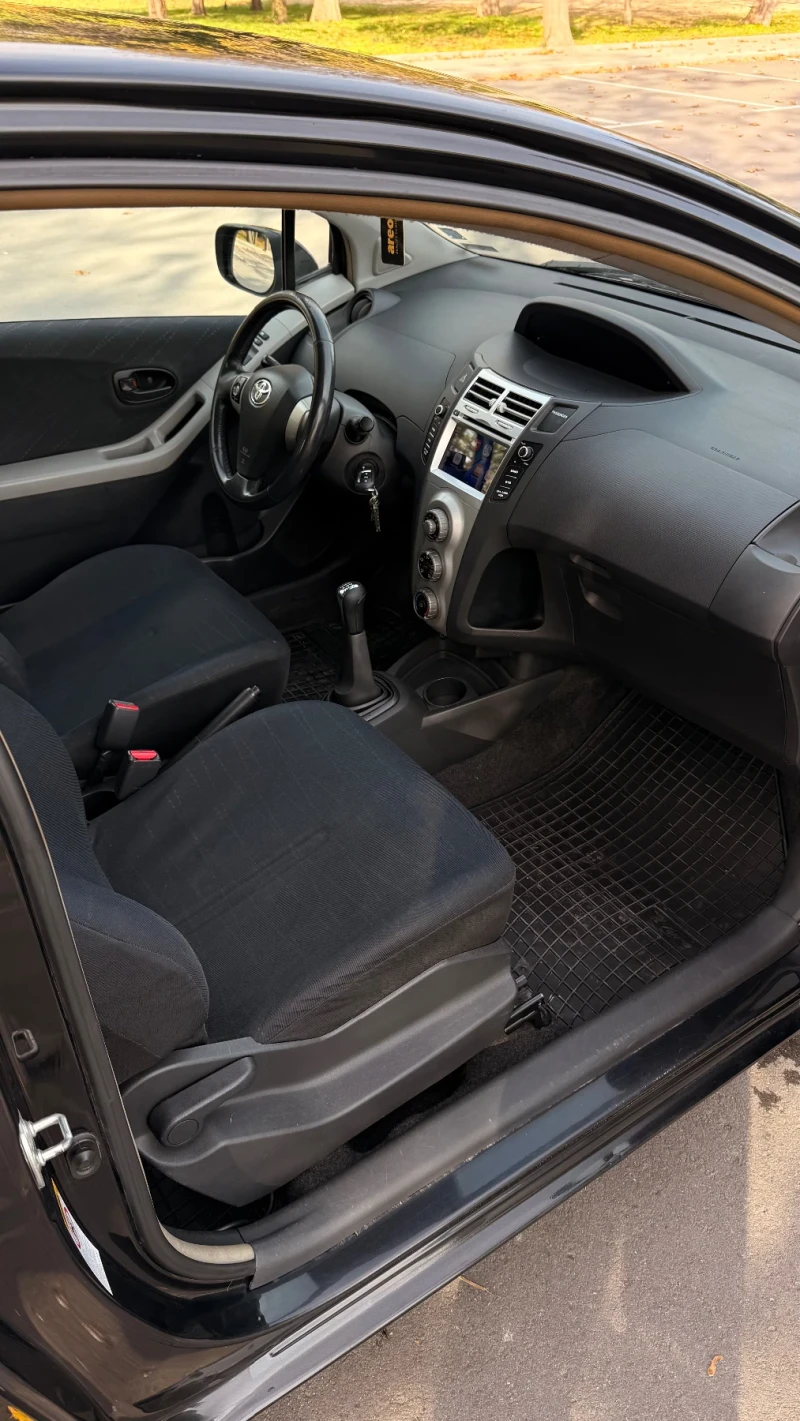 Toyota Yaris, снимка 11 - Автомобили и джипове - 52950493